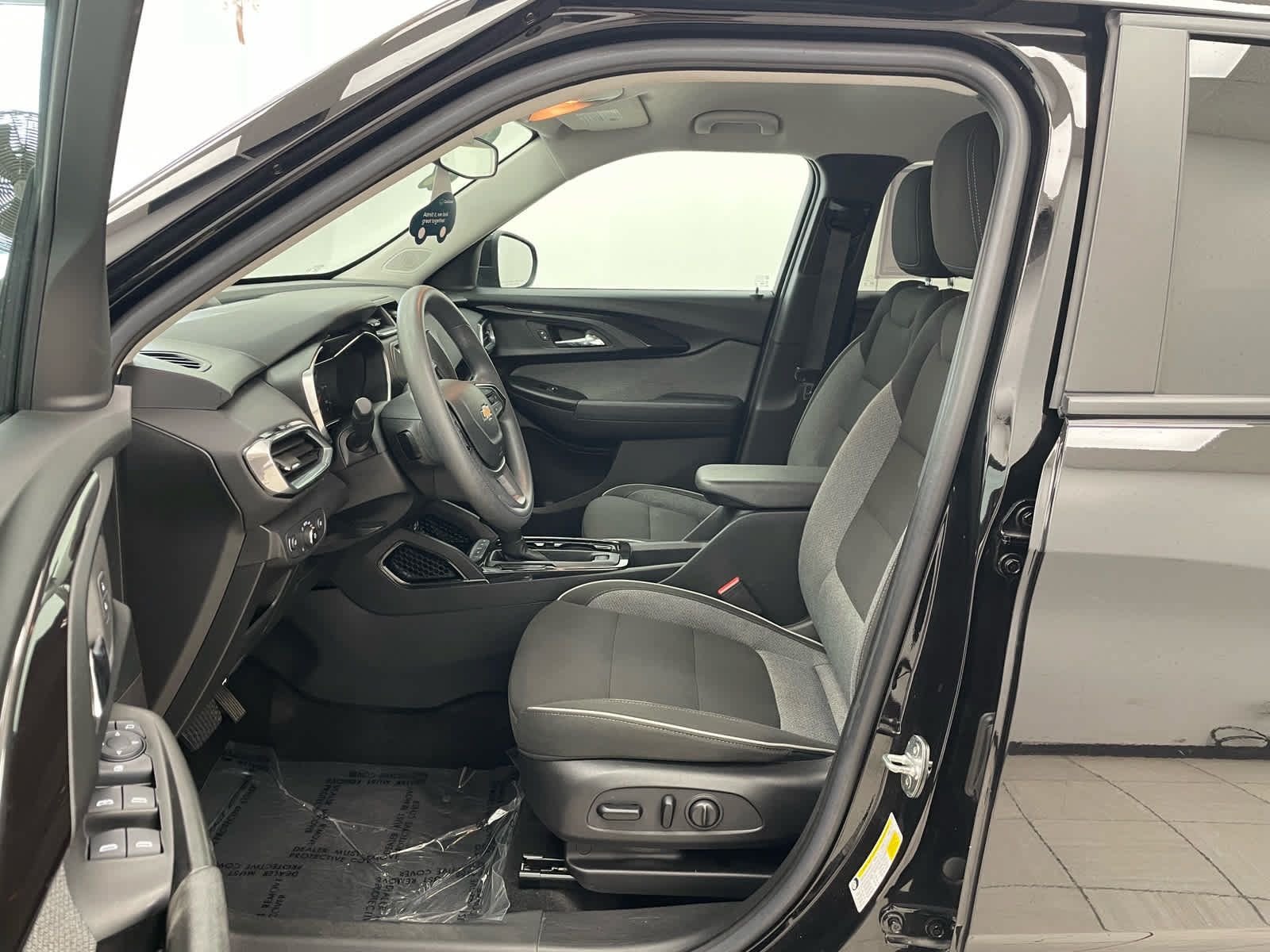 Used 2023 Chevrolet TrailBlazer LT AWD/4WD image 8