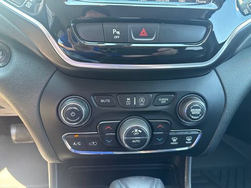 Used 2019 Jeep Cherokee Limited AWD/4WD image 21
