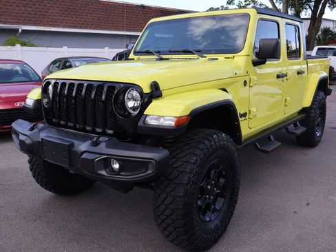 Used 2023 Jeep Gladiator Sport AWD/4WD image 2