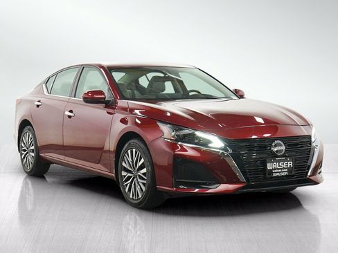Used 2023 Nissan Altima 2.5 SV w/ SV Premium Package AWD/4WD image 7
