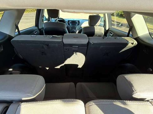 Used 2017 Hyundai Santa Fe SE image 22