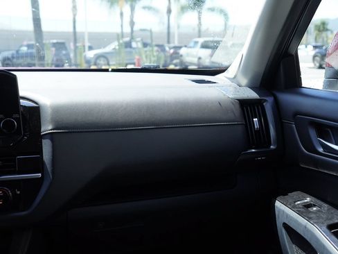 Used 2022 Nissan Pathfinder SL w/ SL Premium Package FWD image 29