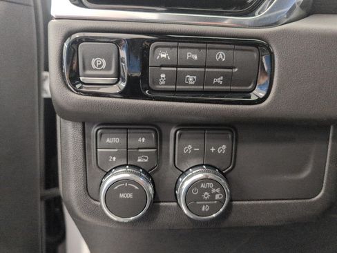 Used 2026 GMC Yukon XL Elevation w/ LPO, Elevation Black Package AWD/4WD image 11