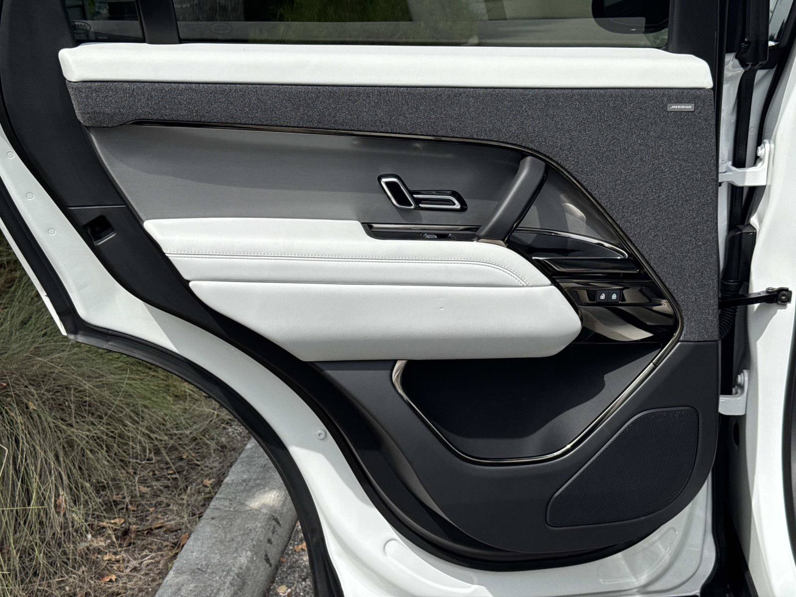 Certified 2025 Land Rover Range Rover Sport SE AWD/4WD image 13