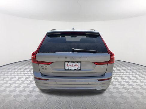 Used 2022 Volvo XC60 B5 Momentum image 7
