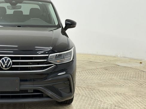 Used 2022 Volkswagen Tiguan SE w/ Panoramic Sunroof Package image 18