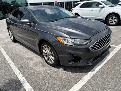 Used 2019 Ford Fusion SE FWD image 1