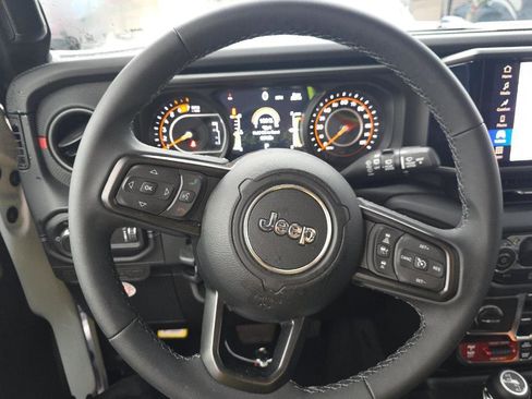 Used 2026 Jeep Wrangler Unlimited Rubicon AWD/4WD image 7