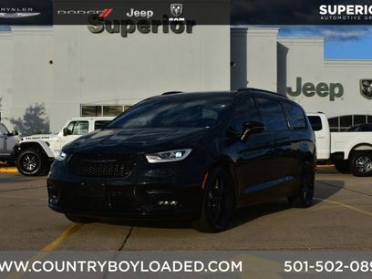 Used 2023 Chrysler Pacifica Touring-L w/ S Appearance Package