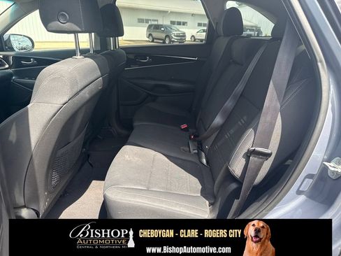 Used 2020 Kia Sorento LX FWD image 15