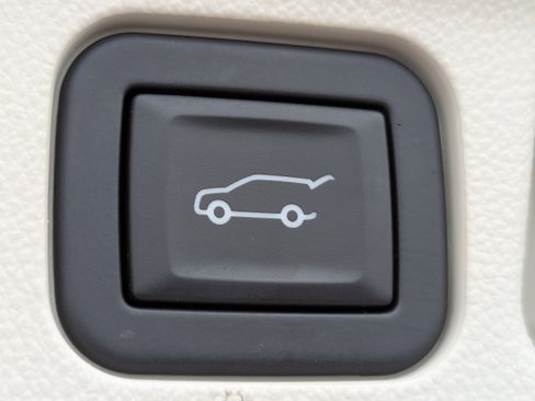 Certified 2023 GMC Acadia Denali w/ Denali Ultimate Package image 18