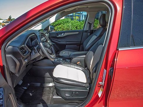 Used 2022 Ford Escape Titanium w/ Titanium Elite Package image 17