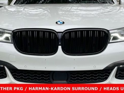 Used 2019 BMW 750i xDrive w/ M Sport Package image 3