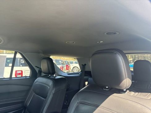 Certified 2021 Ford Explorer XLT w/ Equipment Group 202A image 33