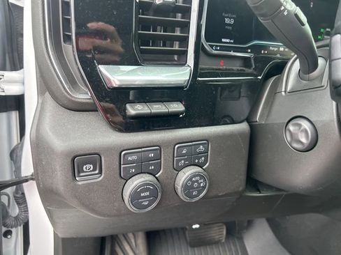 Used 2025 Chevrolet Silverado 1500 LTZ w/ LTZ Premium Package image 18