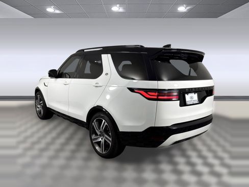 Used 2024 Land Rover Discovery Dynamic SE image 3