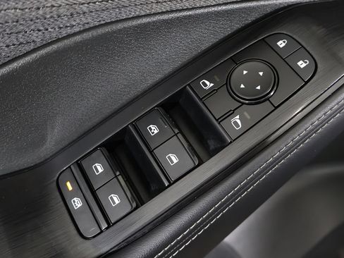 Used 2023 Nissan Rogue SV AWD/4WD image 35