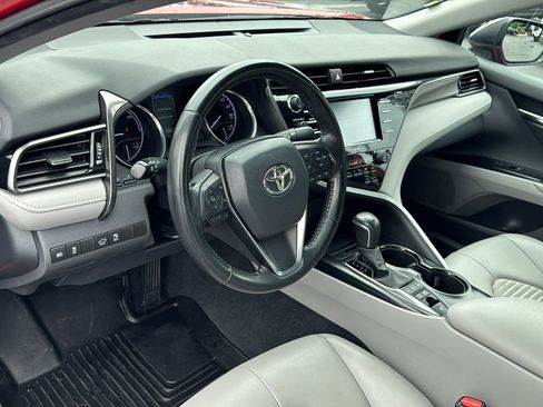Used 2020 Toyota Camry SE FWD image 13