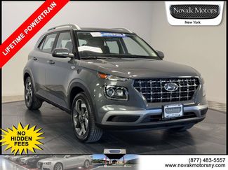 Used 2025 Hyundai Venue SEL video 1
