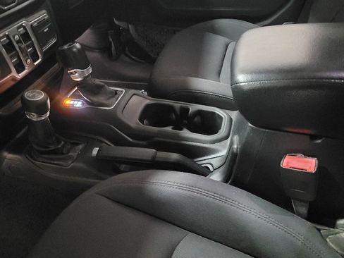 Used 2018 Jeep Wrangler Unlimited Sport S image 26