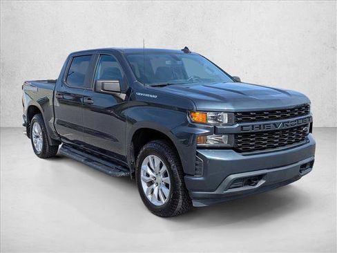 Used 2019 Chevrolet Silverado 1500 Custom w/ Custom Value Package image 3