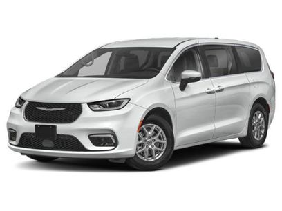 Used 2023 Chrysler Pacifica Limited w/ S Appearance Package