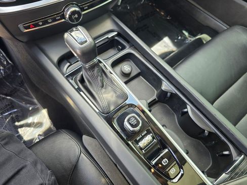 Used 2020 Volvo S60 T5 Momentum FWD image 25