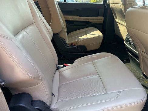 Used 2024 Ford Expedition Max XLT image 12