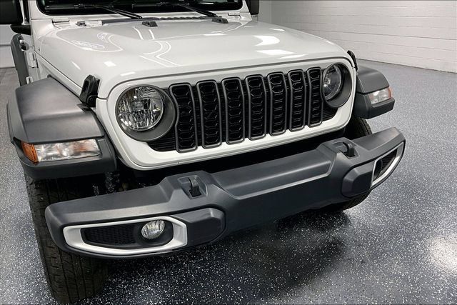 Used 2025 Jeep Gladiator Sport AWD/4WD image 28