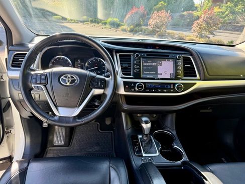 Used 2015 Toyota Highlander XLE AWD/4WD image 8