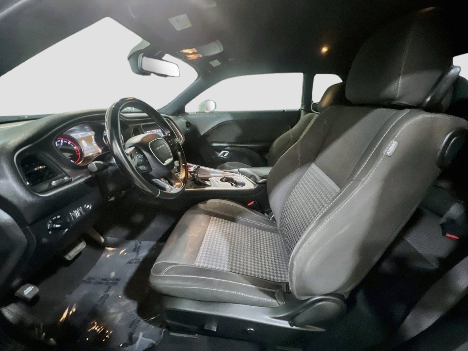 Used 2020 Dodge Challenger SXT RWD image 14