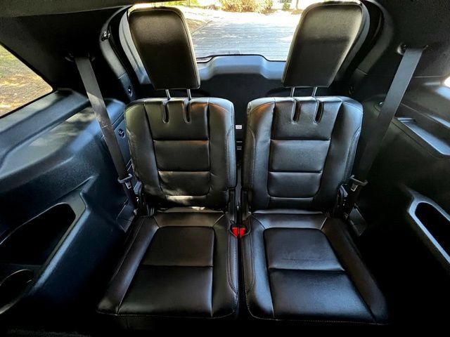 Used 2019 Ford Explorer XLT w/ Equipment Group 202A AWD/4WD image 34
