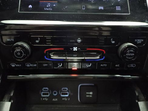 Used 2023 Jeep Grand Cherokee L Laredo image 43