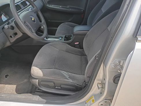 Used 2016 Chevrolet Impala LT FWD image 9