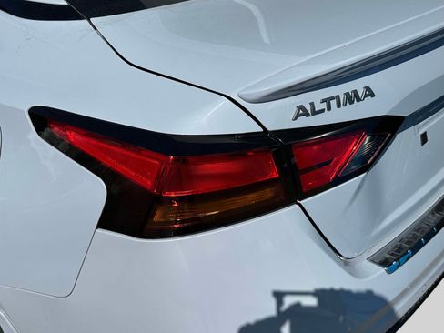 Used 2023 Nissan Altima 2.5 SR w/ SR Premium Package image 4