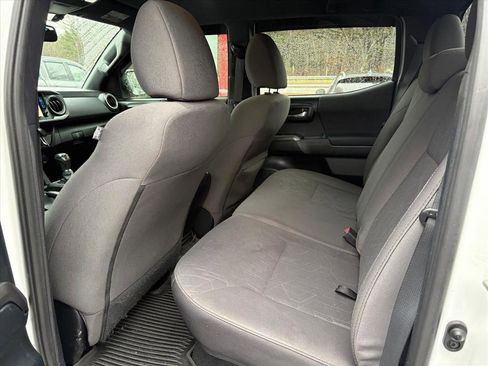 Used 2017 Toyota Tacoma TRD Sport image 21