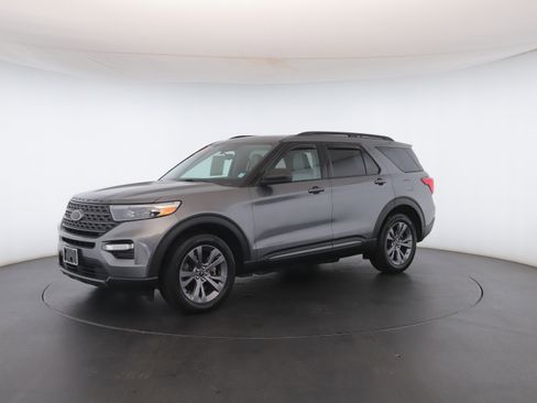 Used 2021 Ford Explorer XLT w/ Equipment Group 202A image 41