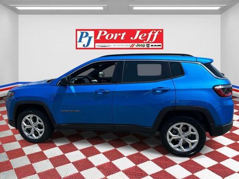 Used 2024 Jeep Compass Latitude AWD/4WD image 6