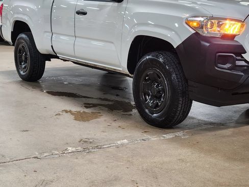 Used 2020 Toyota Tacoma SR RWD image 16