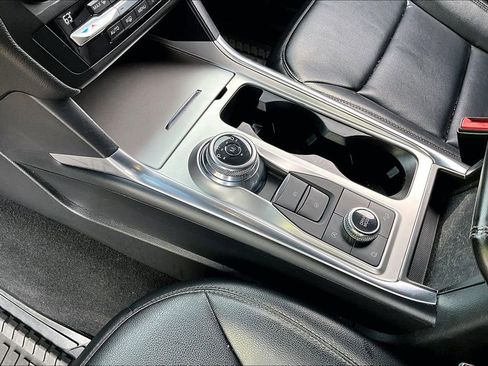 Used 2020 Ford Explorer XLT w/ Equipment Group 202A image 12