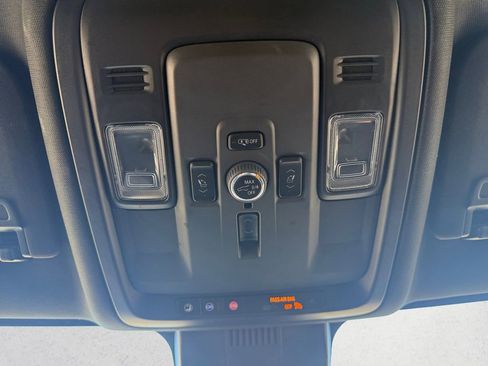 Used 2025 GMC Yukon Denali image 25