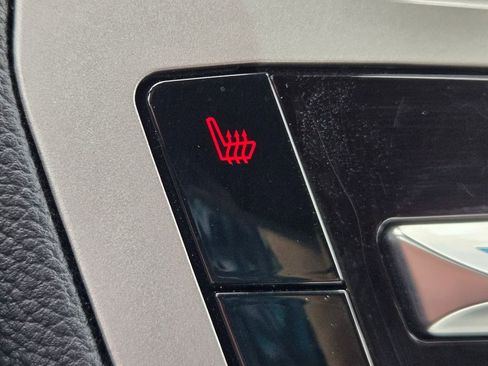 Used 2024 Ford Explorer XLT image 27