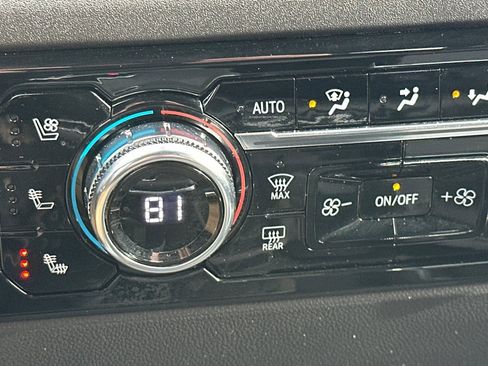 Used 2023 GMC Sierra 1500 SLT w/ SLT Premium Plus Package image 28