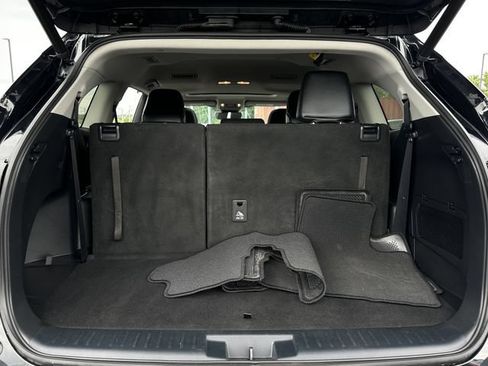 Used 2021 Toyota Highlander XLE FWD image 28