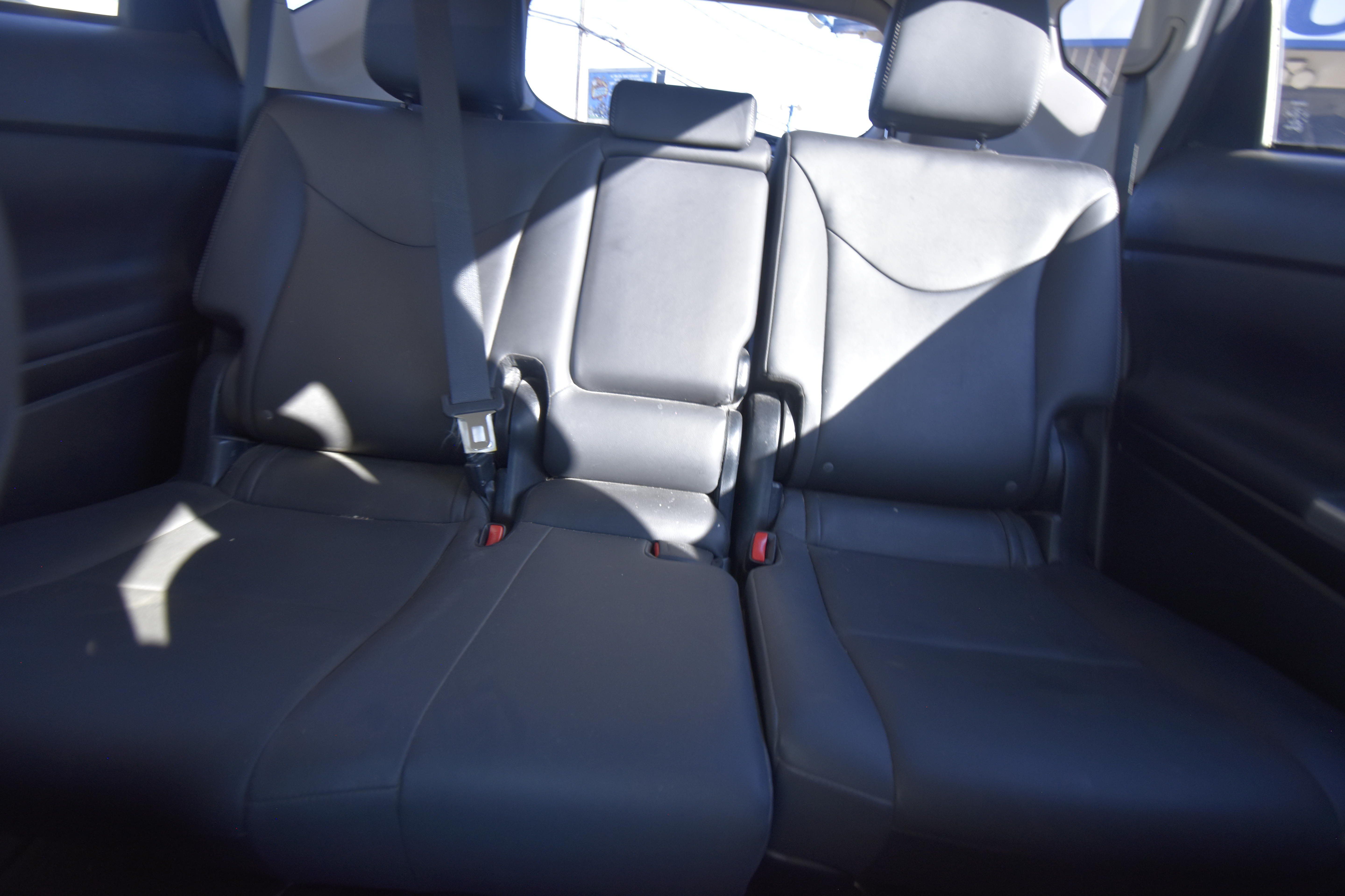 Used 2015 Toyota Prius V Five FWD image 16