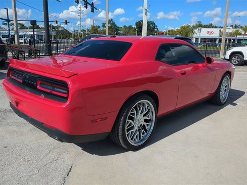 Used 2021 Dodge Challenger SXT image 4
