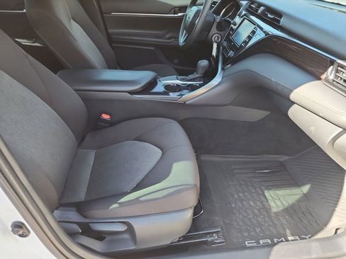 Used 2020 Toyota Camry LE image 7