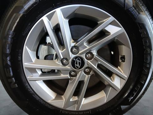 Certified 2025 Hyundai Tucson SE FWD image 14