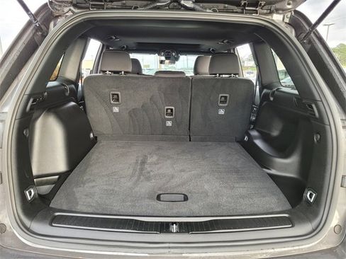 Used 2025 Jeep Grand Cherokee Laredo X image 14