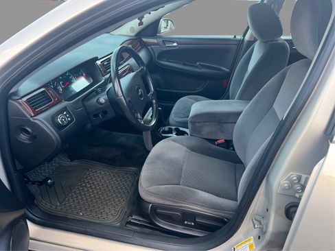 Used 2011 Chevrolet Impala LT FWD image 10